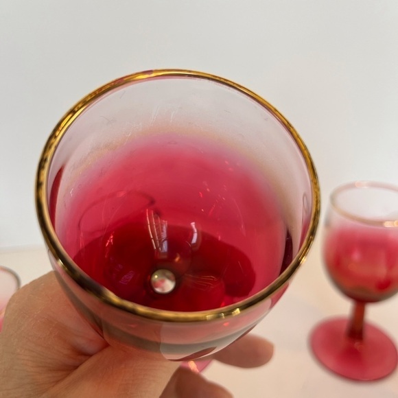 Vintage Cranberry Glass Decanter with Crystal Stopper & 6 Wine Glasses Set - Picture 12 of 15
